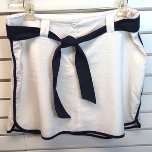 Emerald 18 White skort with Navy Trim size 14 EUC